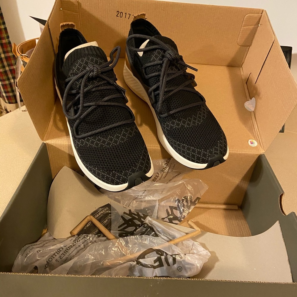 Women’s timberland sneakers never worn!